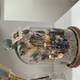 Cúpula com flores desidratadas 