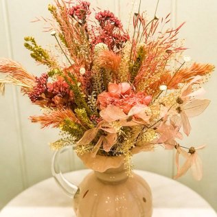 Vaso Trouxinha Jarra com Buquê de Flores Desidratado.
