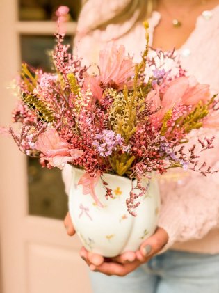 Vaso de porcelana com Arranjo de Flores desidratadas